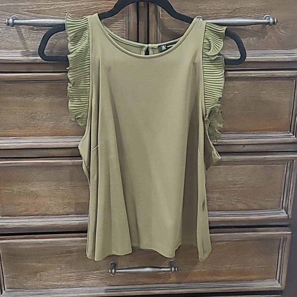 Sleeveless ruffle top